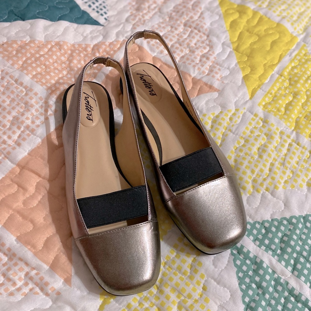 Trotters Women’s 8 1/2 Pewter/Gold